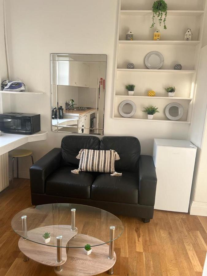 Lovely First Floor Flat-2 London Exterior photo